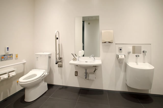 やわらぎ斎場あいの里多目的トイレ（オストメイト対応）札幌市北区葬儀葬式法要画像イメージ