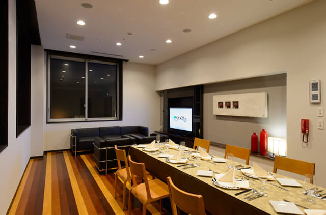 やわらぎ斎場江別親族控室（リビング・ダイニング）江別市高砂町葬儀葬式法要画像イメージ
