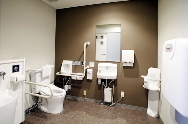 やわらぎ斎場恵庭多目的トイレ（オストメイト対応）恵庭市有明町葬儀葬式法要画像イメージ
